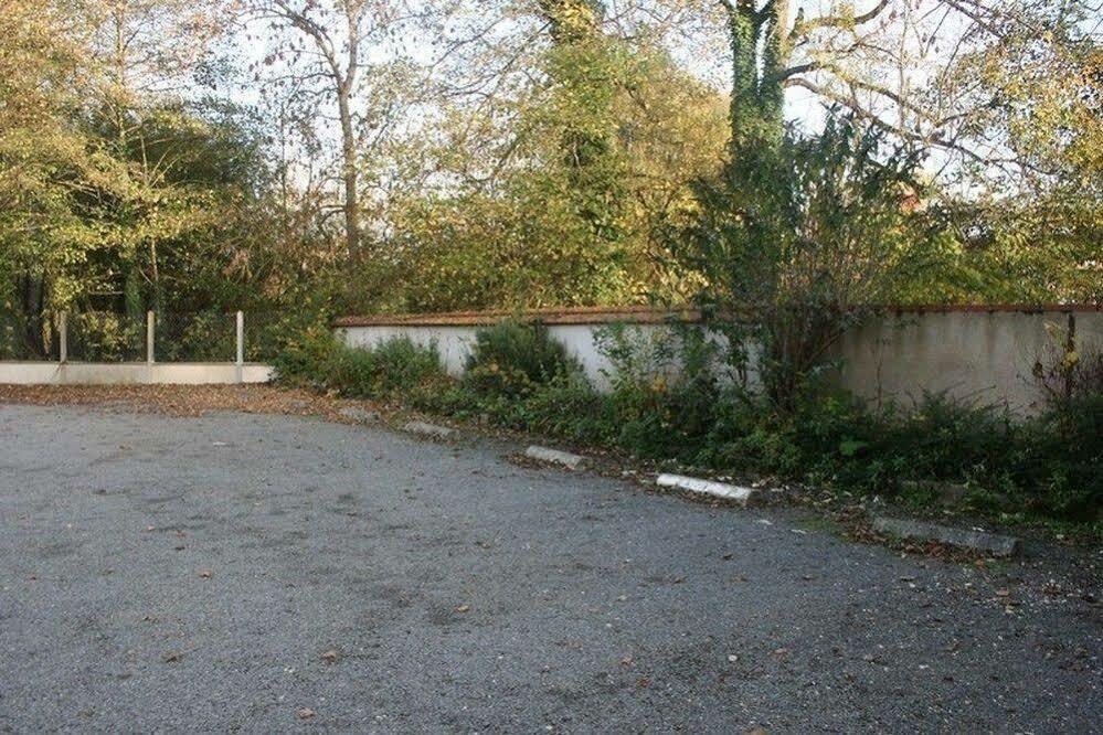 Kangourou A Moustache Thivars Exterior foto
